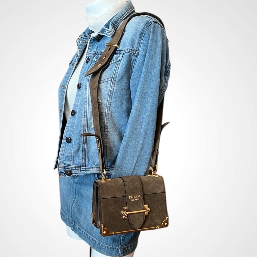 A223 - 💯 % authentic Prada Cahier shoulder bag - Picture 2 of 16